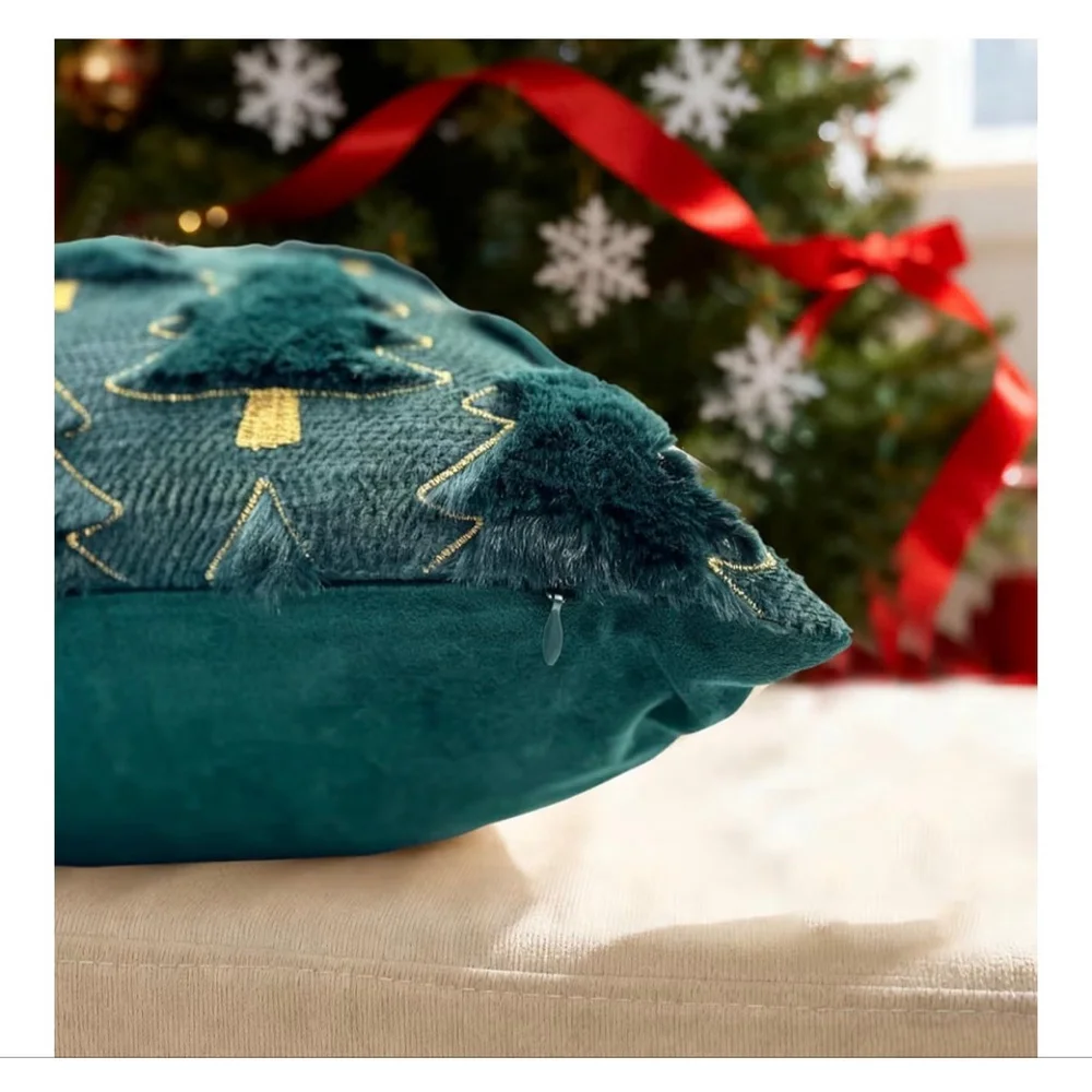 NEW Green Set of 2 Christmas Holiday Throw Pillow Covers 18x18”